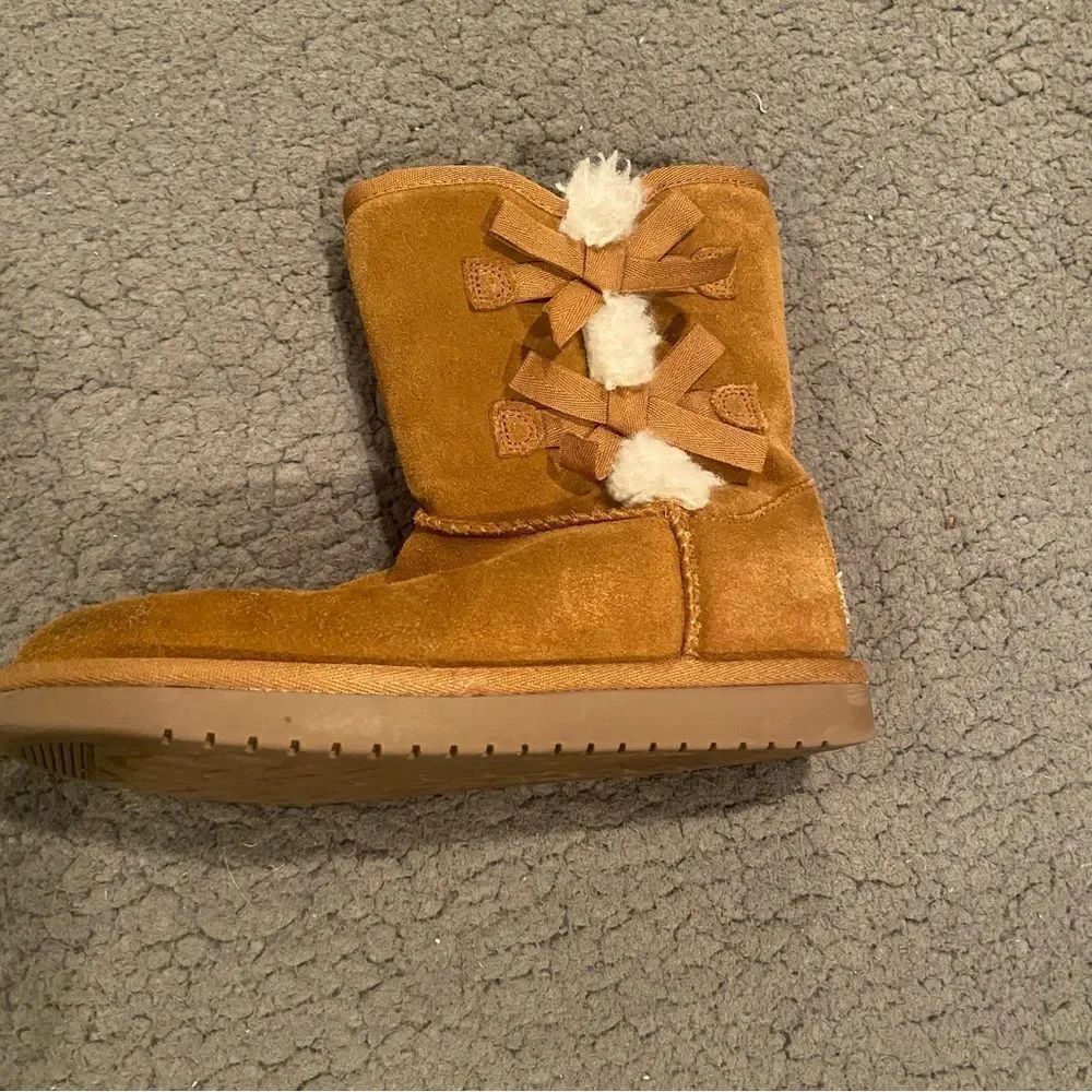UGG Koolaburra Pull On Short Boot Faux Fur With Bows